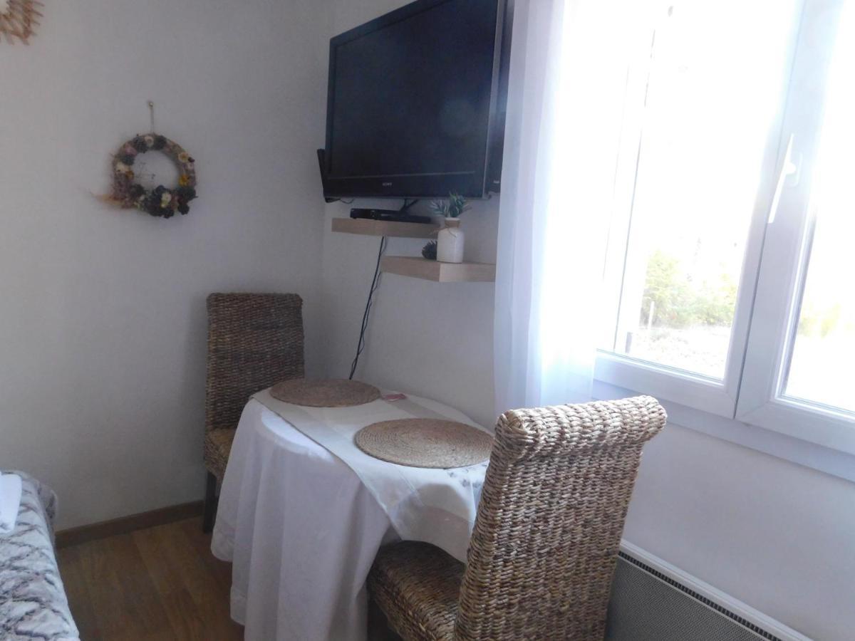 Chez Marie Bed & Breakfast Regusse Luaran gambar